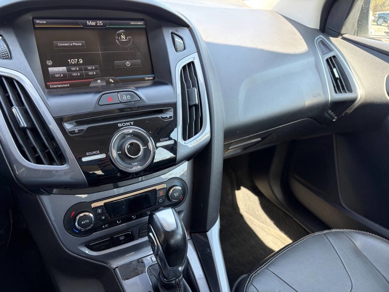 Used 2014 Ford Focus Titanium image 27