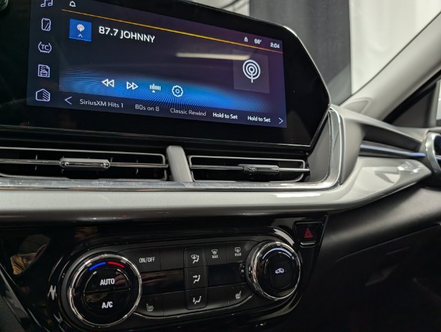 New 2026 Chevrolet Trax LT w/ Sunroof Package FWD image 21