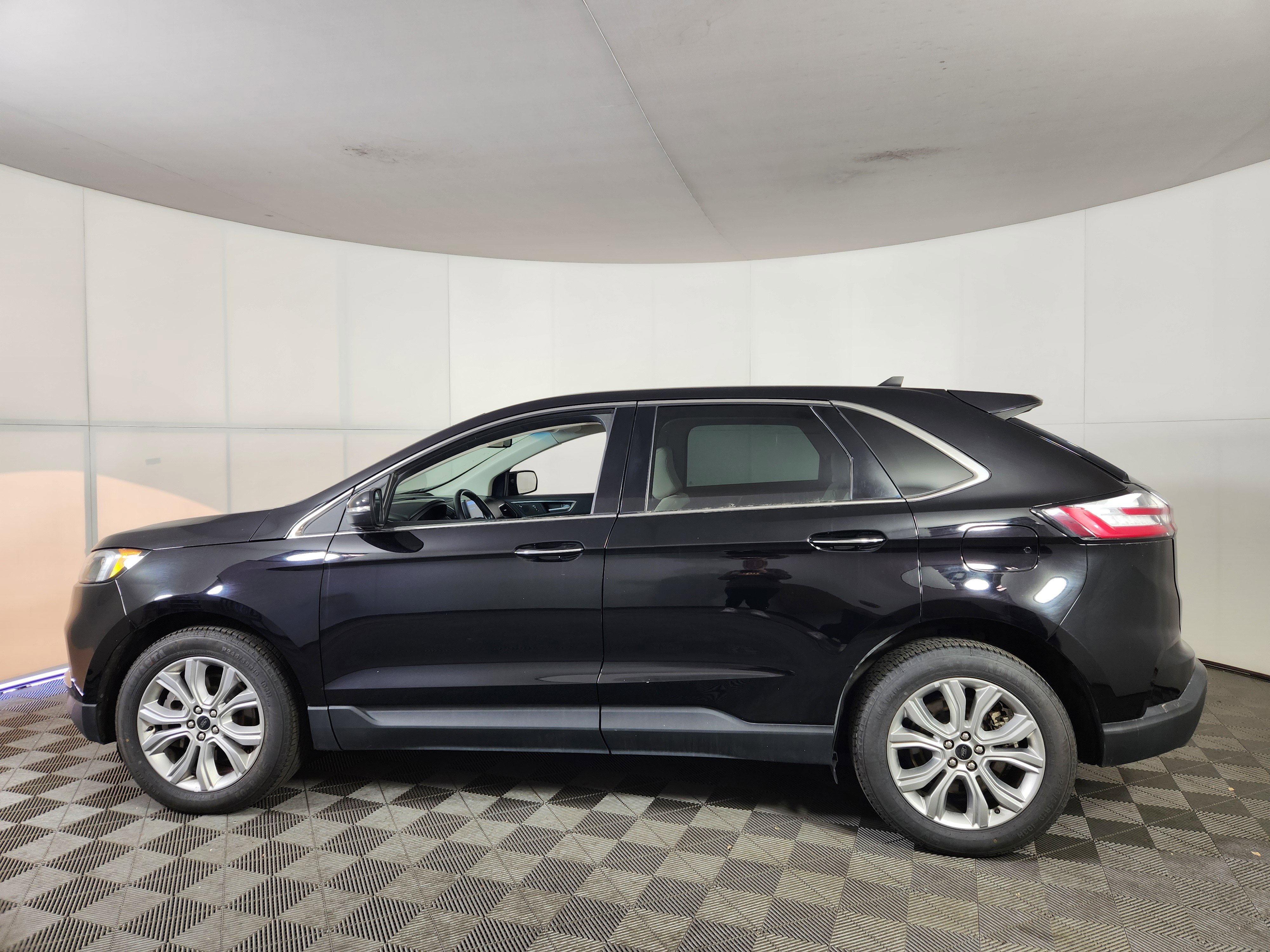 Used 2023 Ford Edge Titanium AWD/4WD image 4