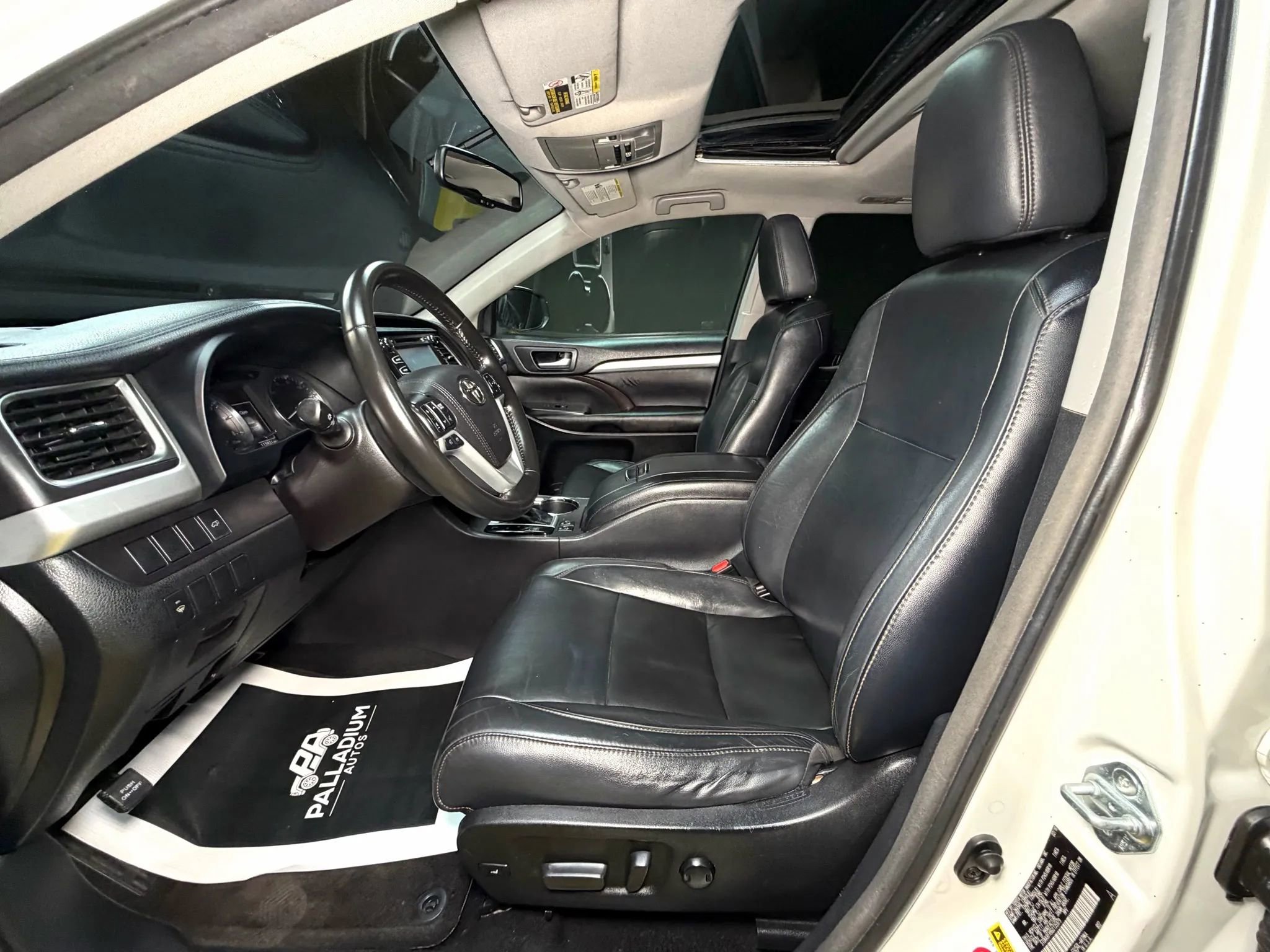 Used 2016 Toyota Highlander XLE w/ Preferred Accessory Package FWD image 52