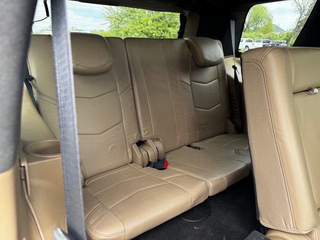 Used 2020 Cadillac Escalade Platinum RWD image 16