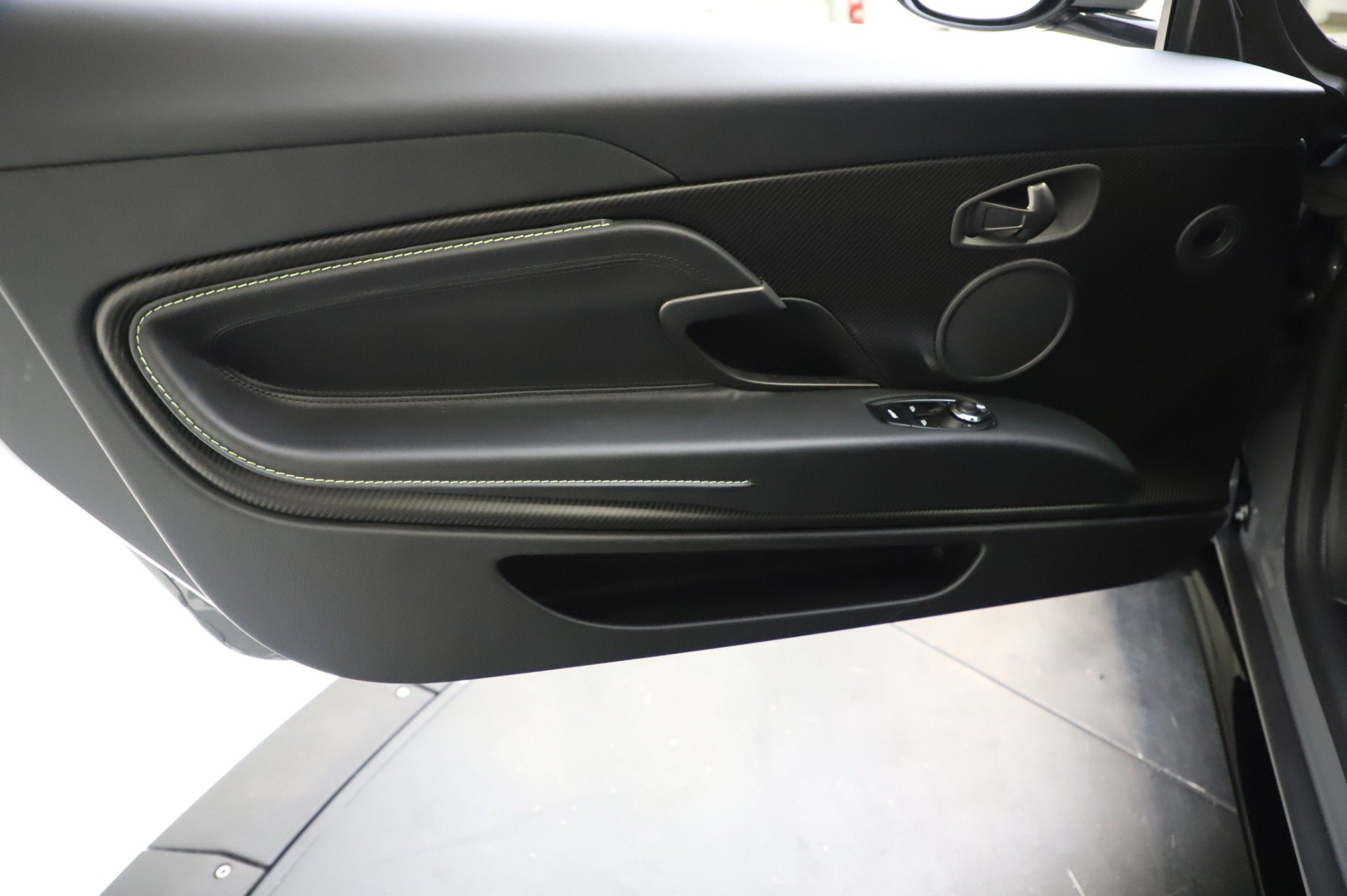 Used 2020 Aston Martin DB11 AMR RWD image 18