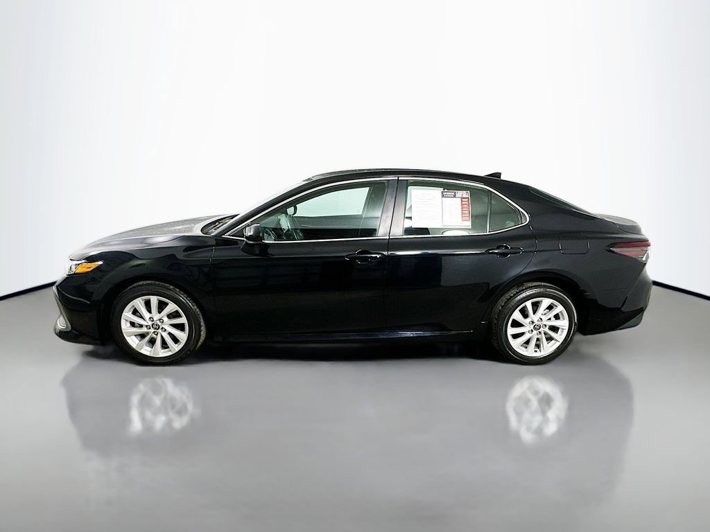 Used 2022 Toyota Camry LE image 5