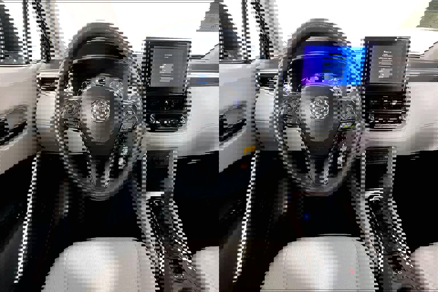 Used 2025 Toyota Corolla Cross L image 5