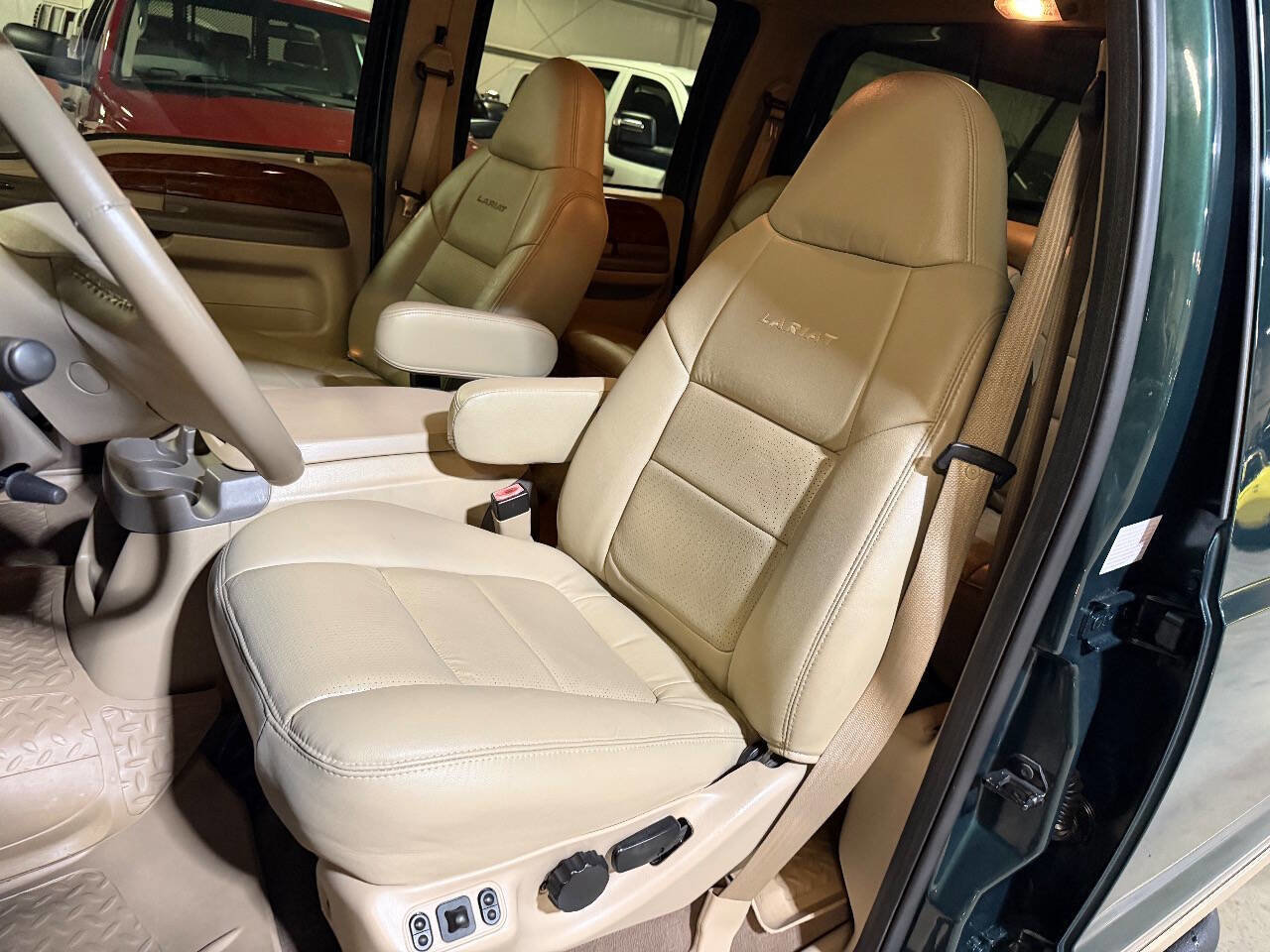 Used 2001 Ford F350 Lariat image 6