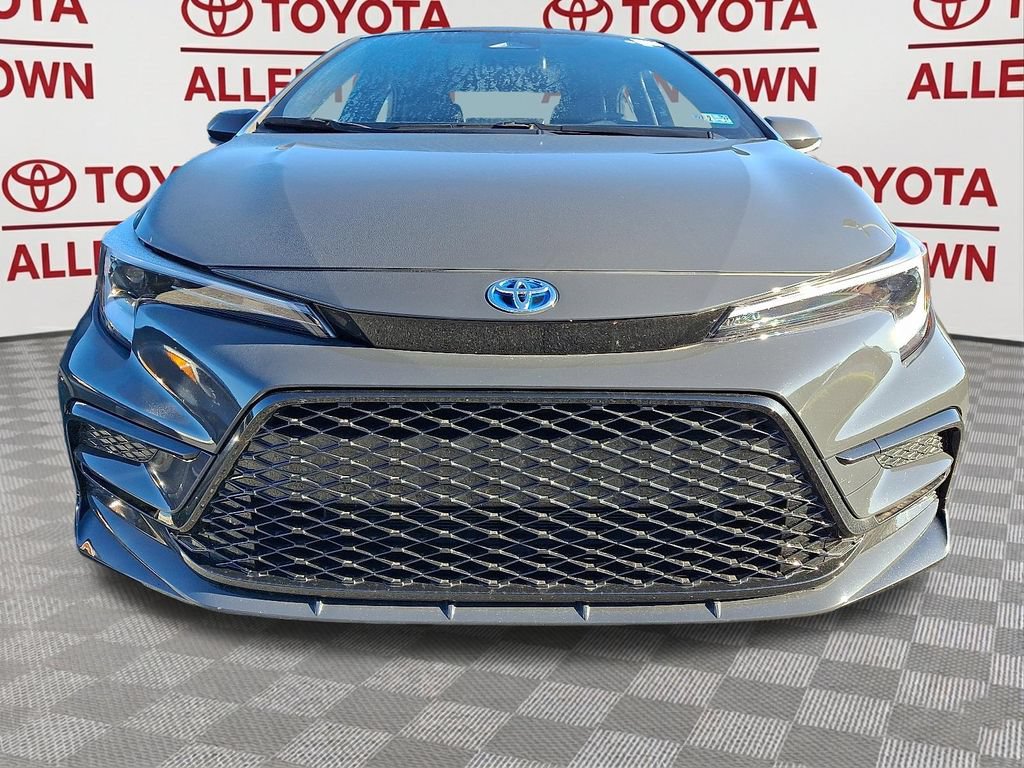 Used 2025 Toyota Corolla SE AWD/4WD image 2