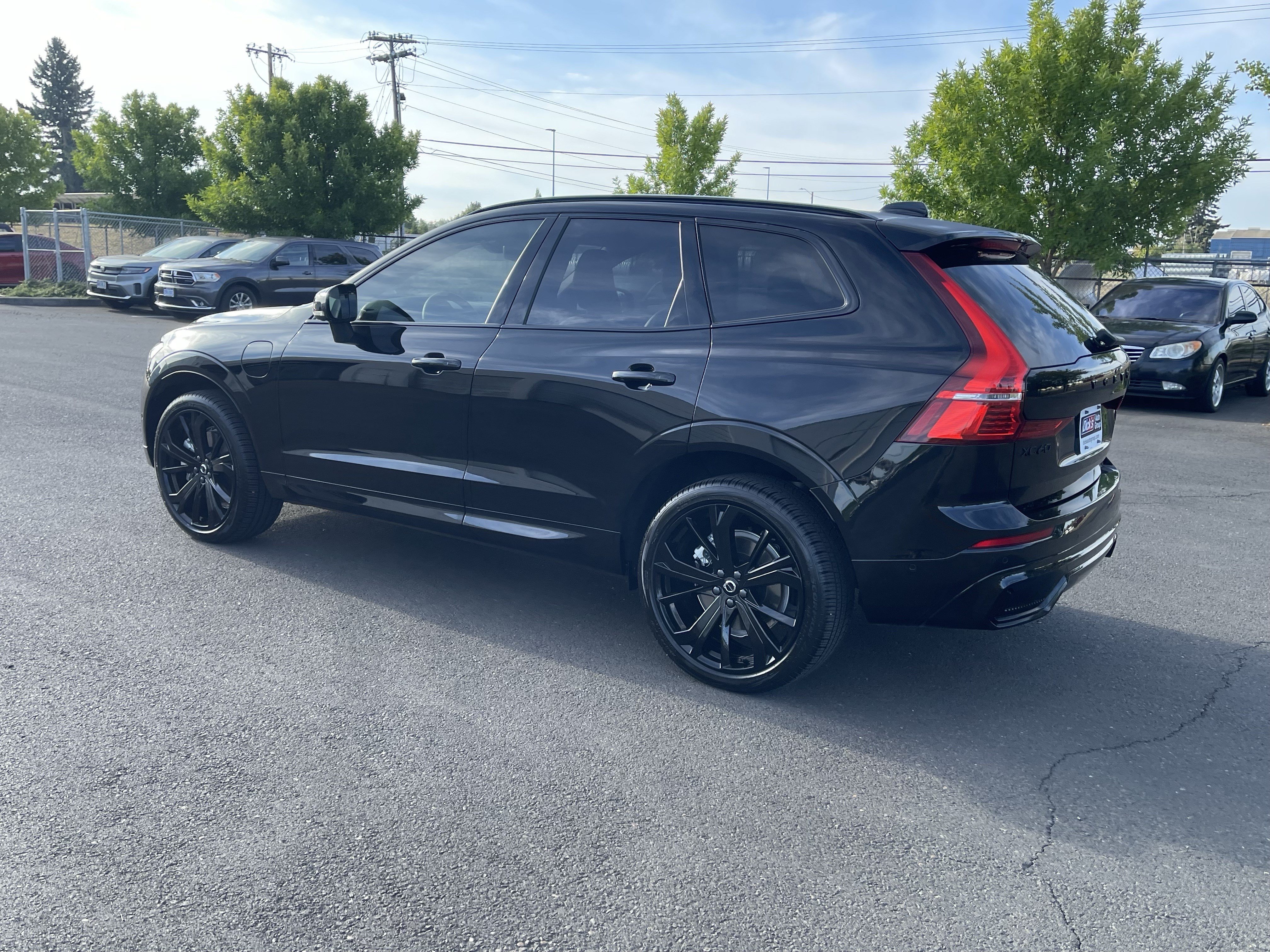 Used 2025 Volvo XC60 T8 Ultra w/ Climate Package AWD/4WD image 3
