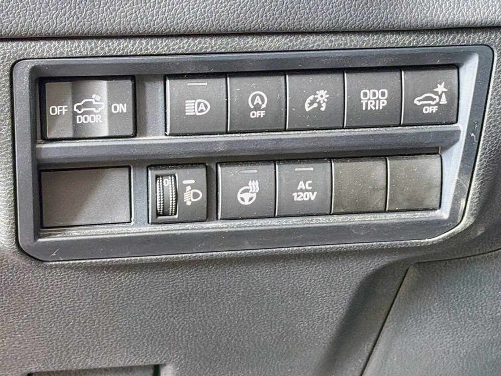 Used 2022 Toyota Tundra Limited AWD/4WD image 32