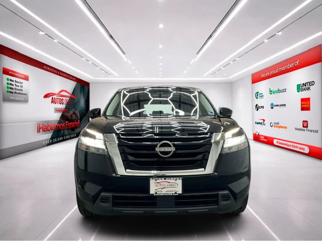 Used 2022 Nissan Pathfinder SV AWD/4WD image 2