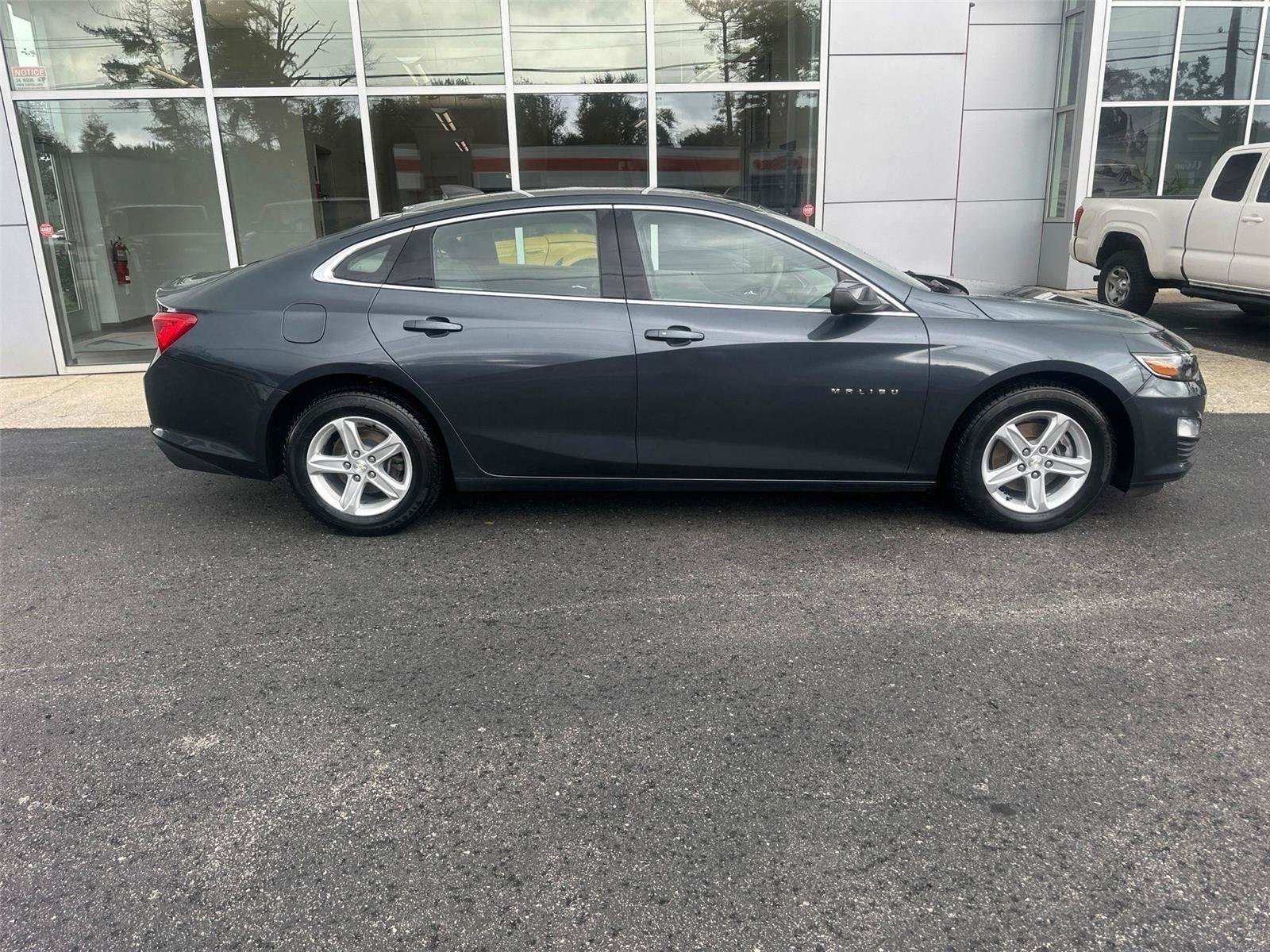 Used 2020 Chevrolet Malibu LS w/ Driver Confidence Package II FWD video 2