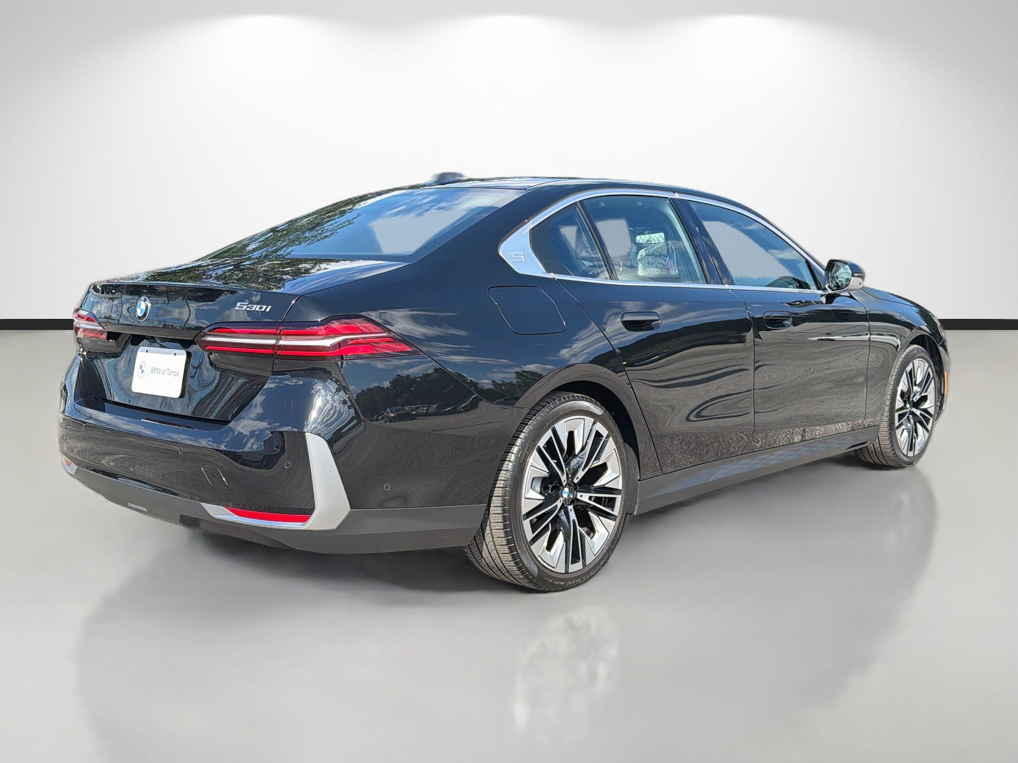 Used 2025 BMW 530i RWD image 3