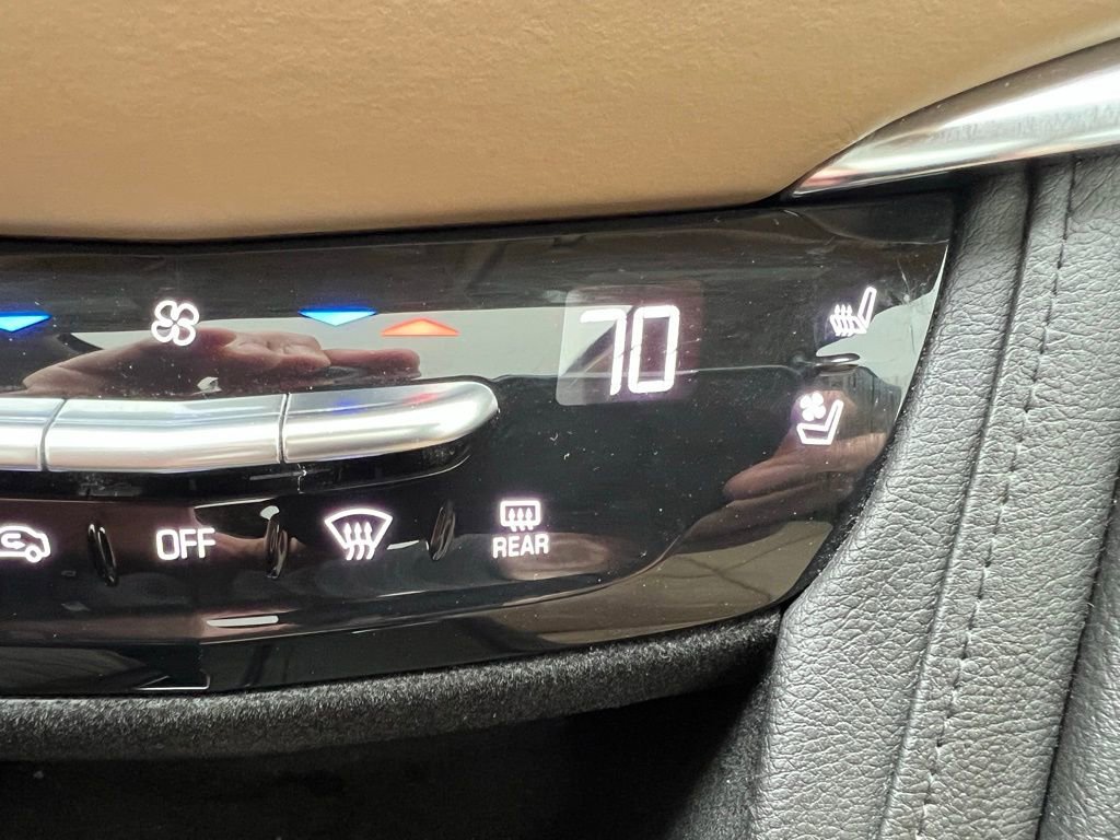 Used 2017 Cadillac XT5 Platinum w/ Driver Assist Package image 45