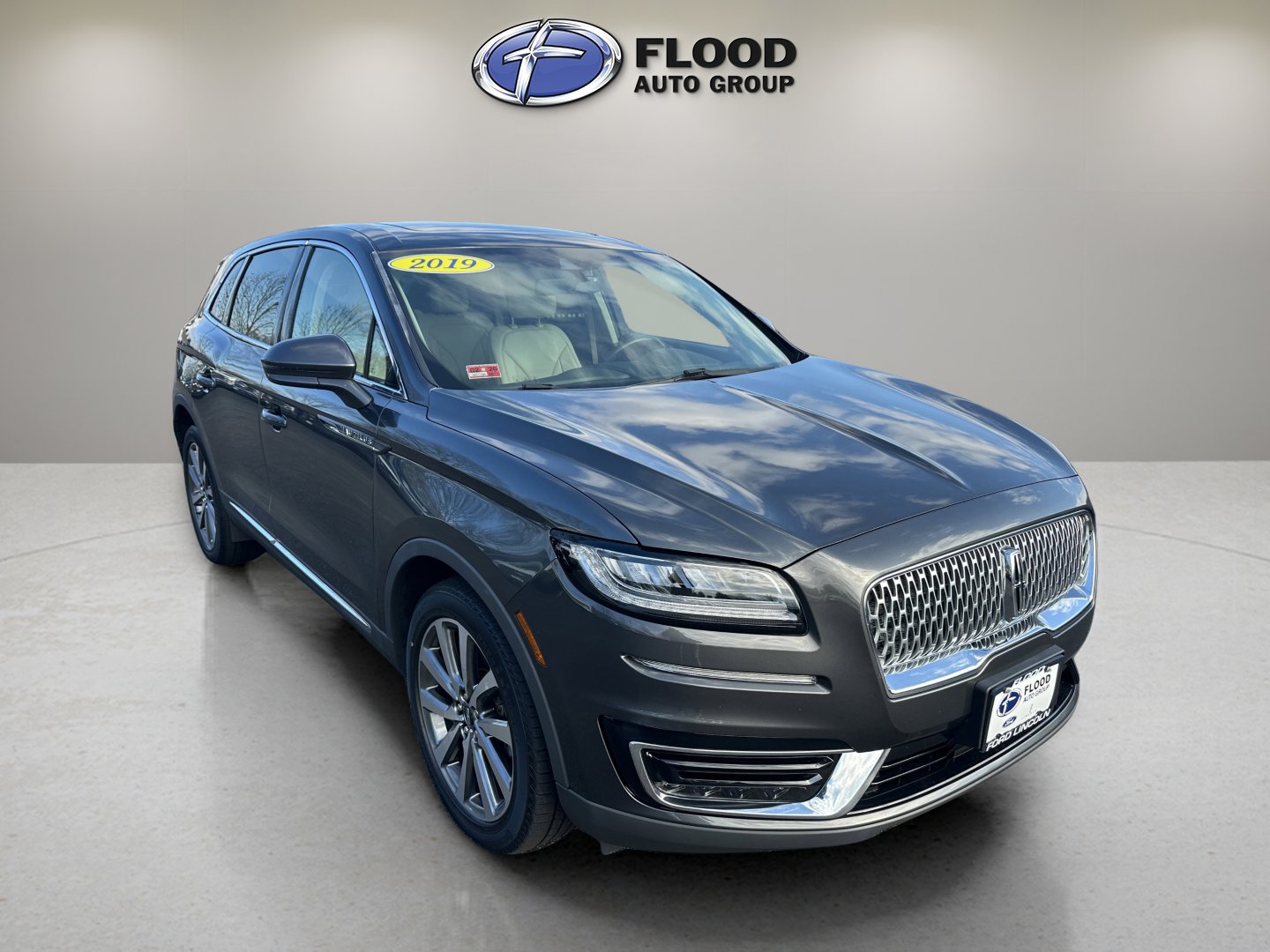 Used 2019 Lincoln Nautilus Select image 1