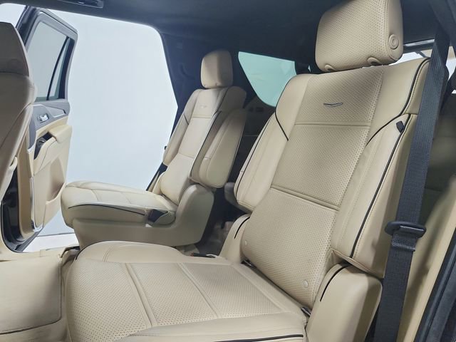 Used 2021 Cadillac Escalade Premium Luxury AWD/4WD image 43