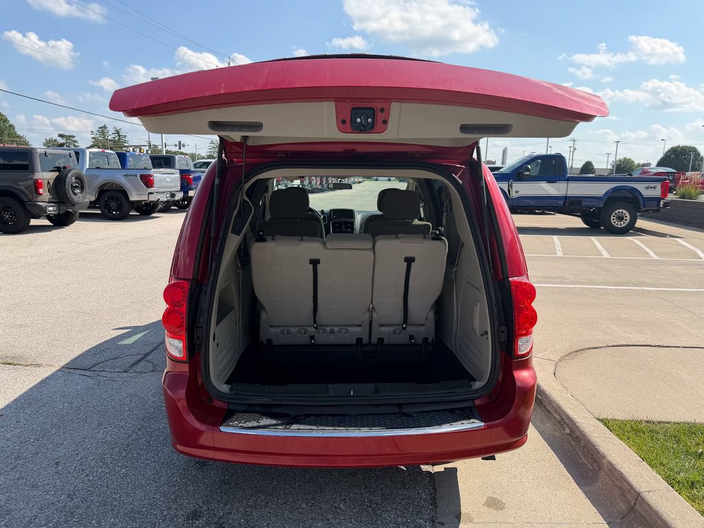Used 2013 Dodge Grand Caravan Crew FWD image 16