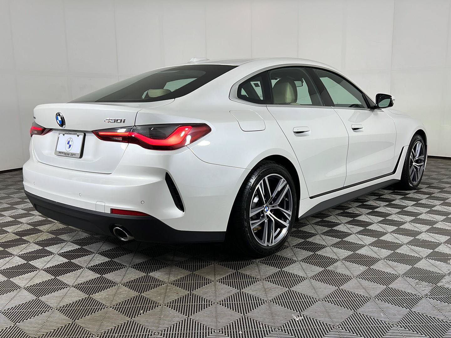 Used 2023 BMW 430i Gran Coupe xDrive w/ M Sport Package AWD/4WD image 5