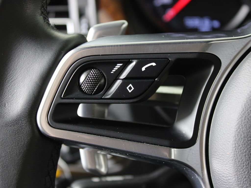 Certified 2021 Porsche Macan AWD/4WD image 25