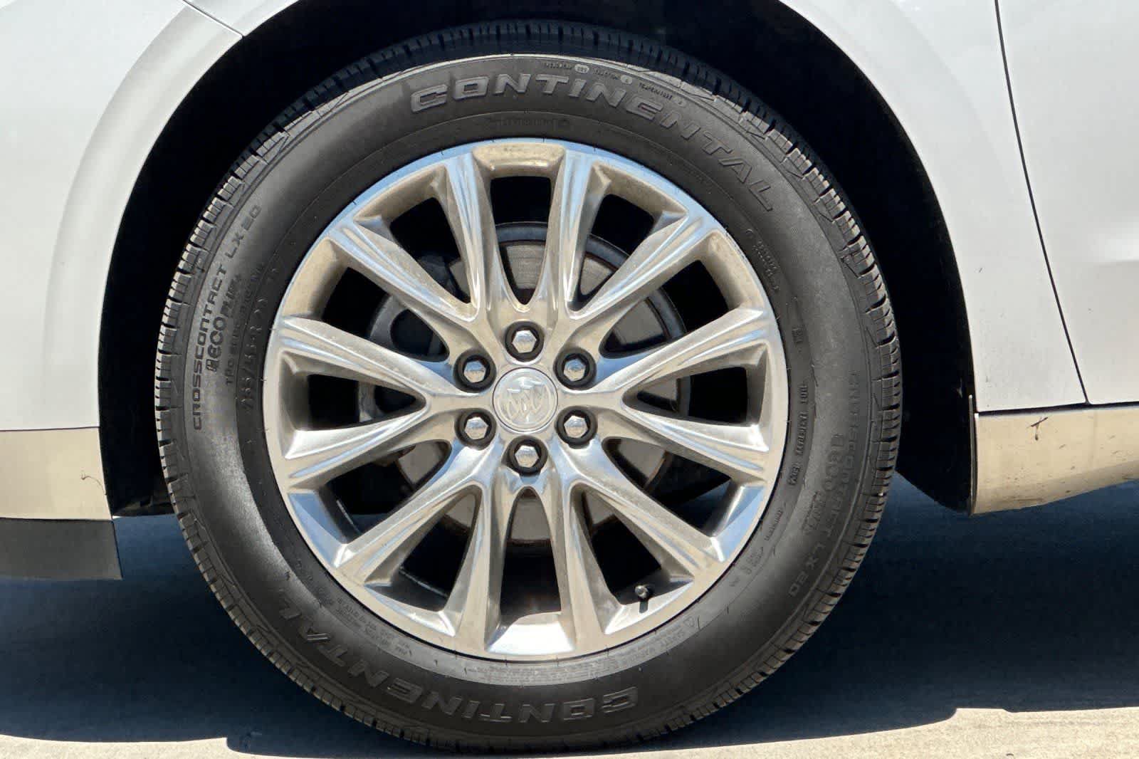 Used 2020 Buick Enclave Premium w/ Sun and Sites Package FWD image 12