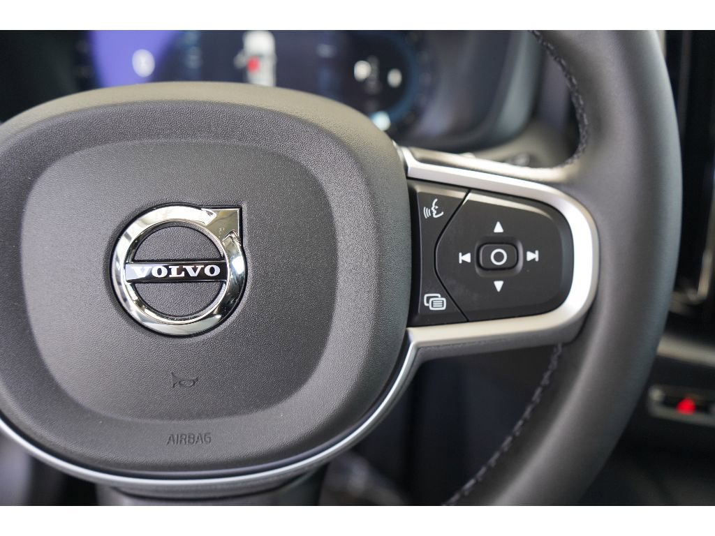 New 2025 Volvo XC60 B5 Core w/ Climate Package image 13