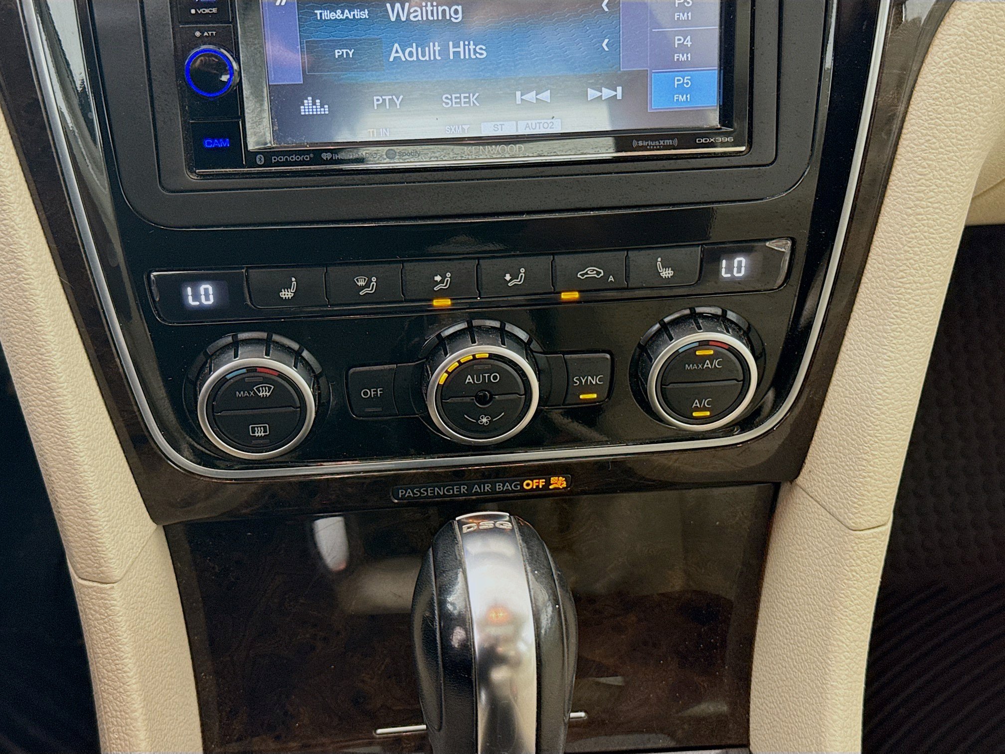 Used 2014 Volkswagen Passat TDI SEL Premium FWD image 16