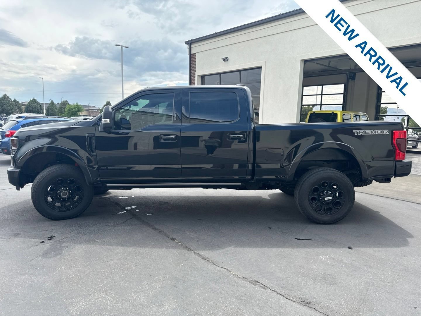 Used 2022 Ford F350 Lariat w/ Tremor Off-Road Package AWD/4WD image 5