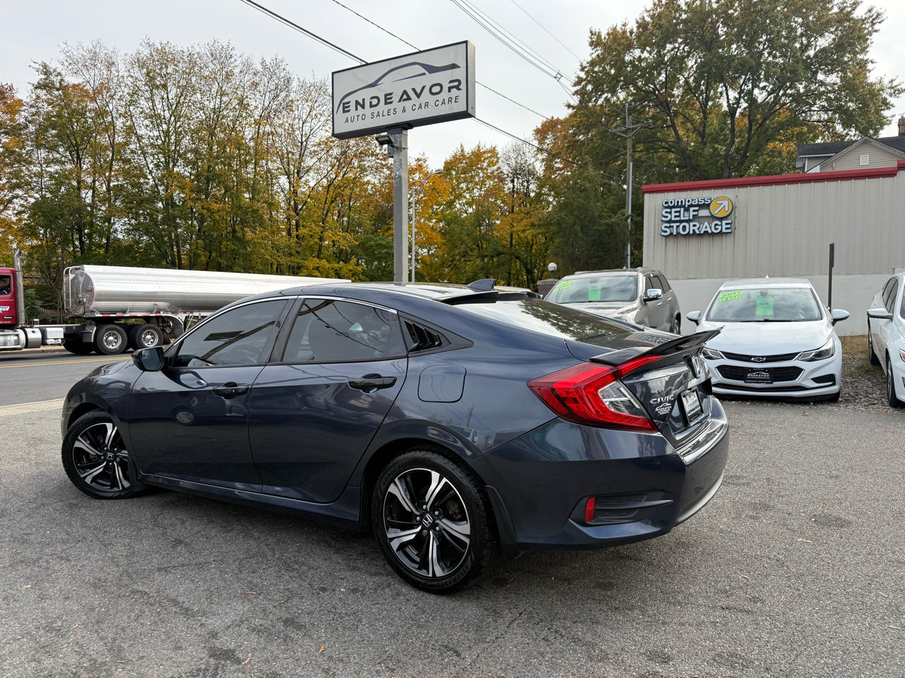 Used 2017 Honda Civic Touring image 5