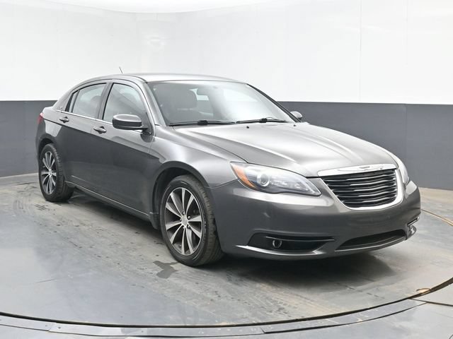 Used 2014 Chrysler 200 Touring w/ 200 S Group FWD image 2