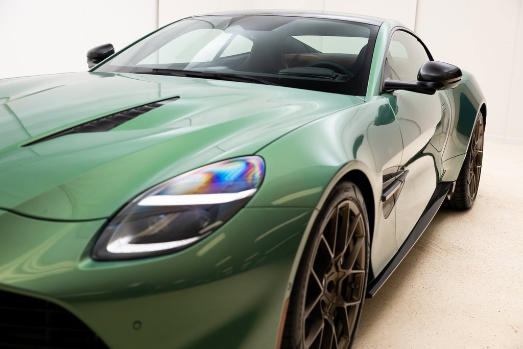 Used 2025 Aston Martin Vanquish image 21