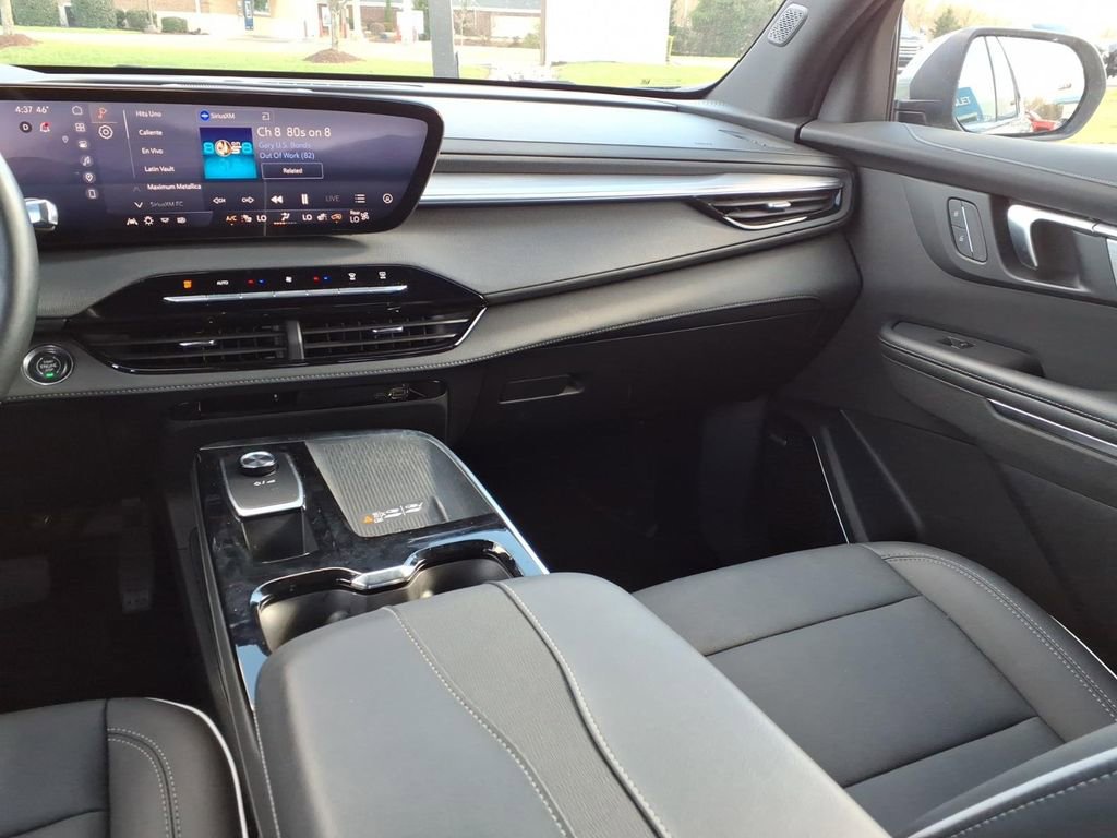 Used 2025 Buick Enclave Preferred image 11