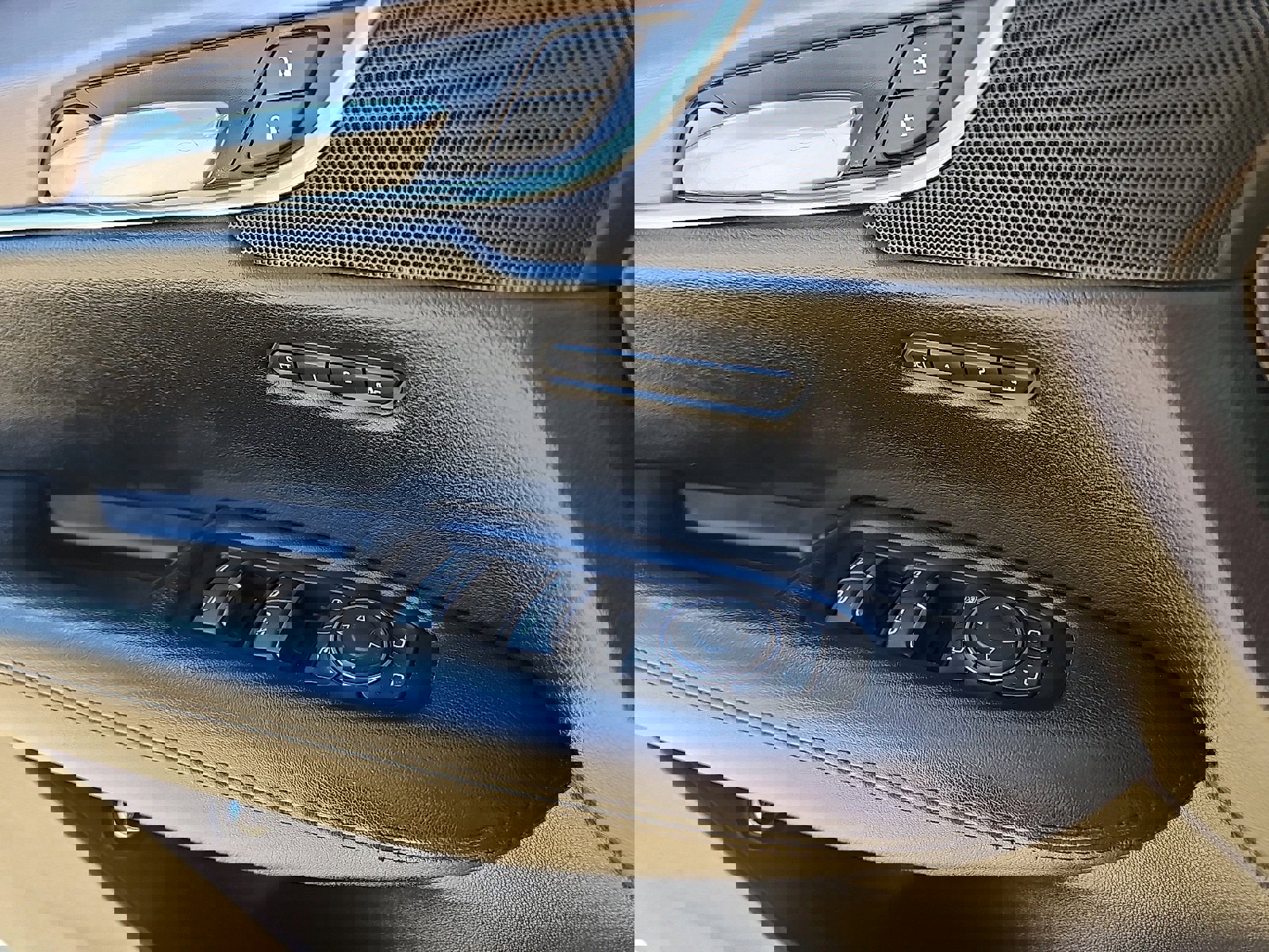 Used 2017 Cadillac XT5 Luxury w/ Driver Awareness Package image 14