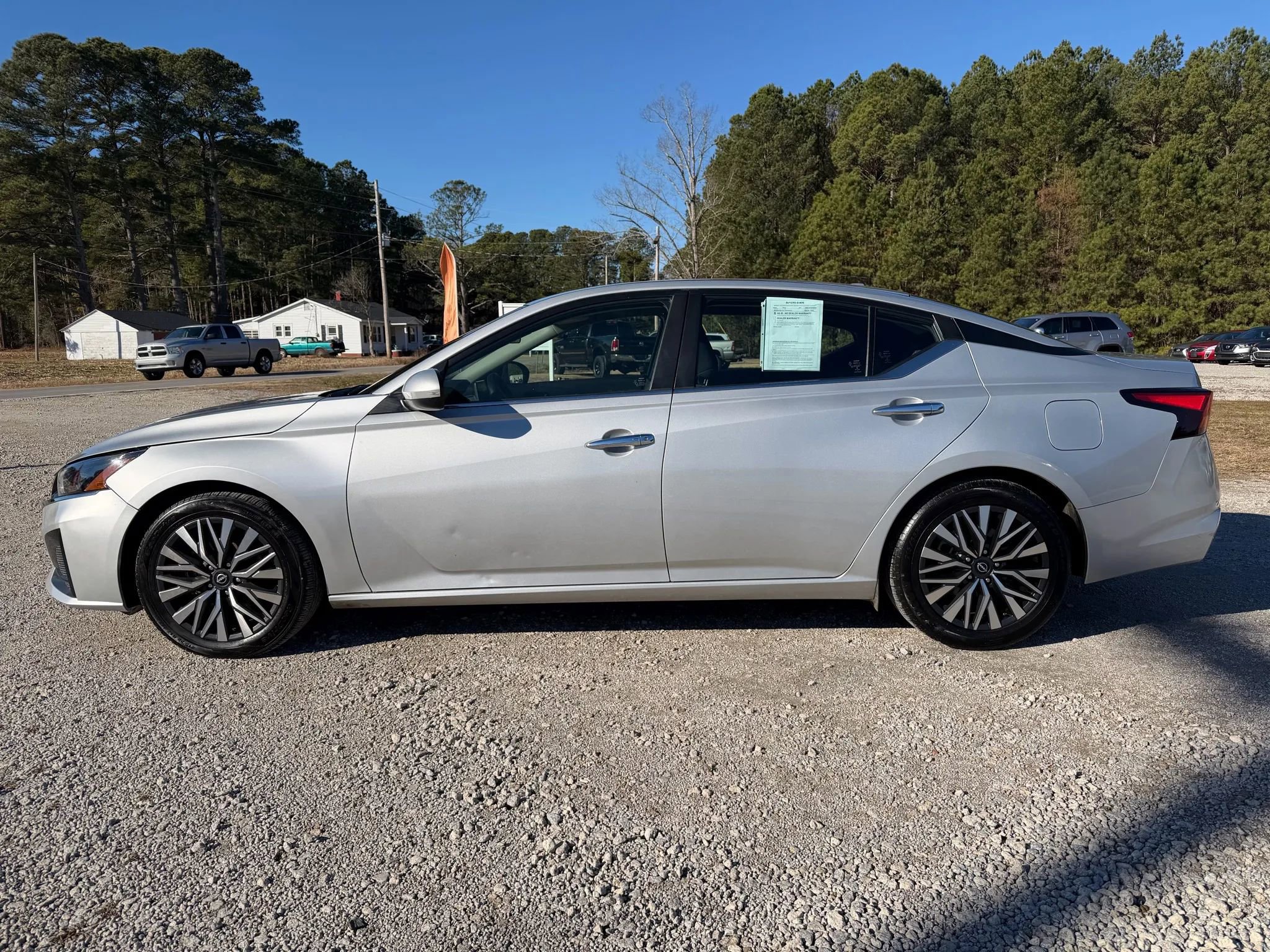 Used 2023 Nissan Altima 2.5 SV image 2