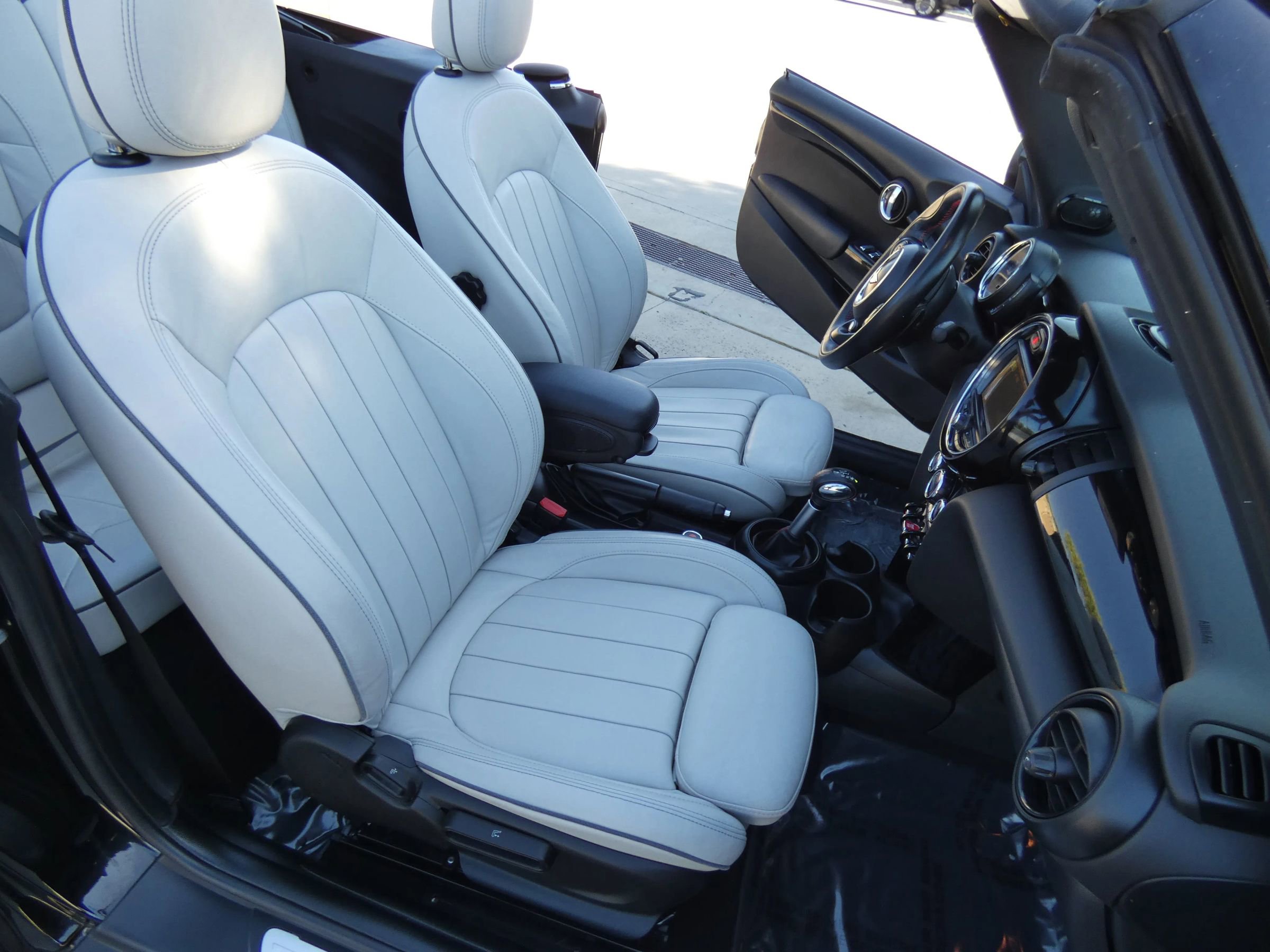 Used 2018 MINI Cooper S image 29