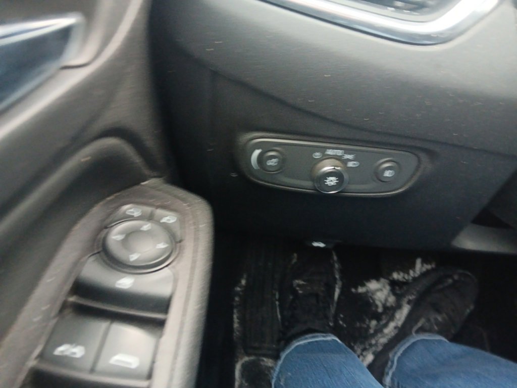 Used 2020 Chevrolet Equinox LT image 28