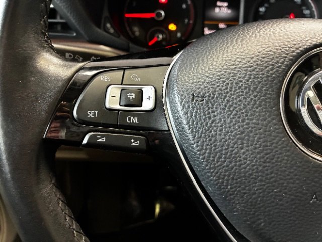 Used 2020 Volkswagen Passat 2.0T SEL image 22