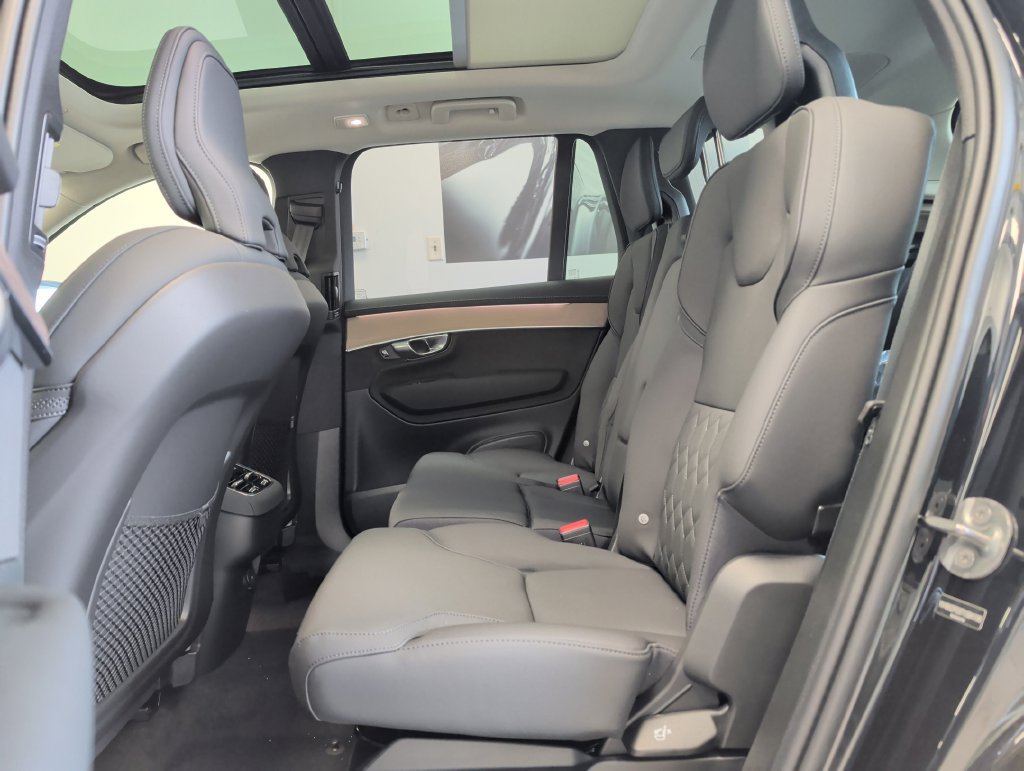 New 2026 Volvo XC90 B6 Plus w/ Protection Package Premier AWD/4WD image 29