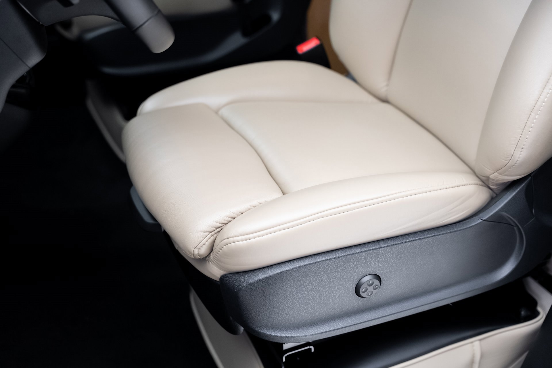 Used 2022 Mercedes-Benz Sprinter 144 Cargo image 59