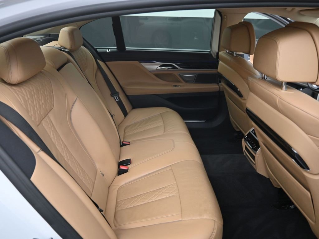 Used 2018 BMW 740e xDrive image 25