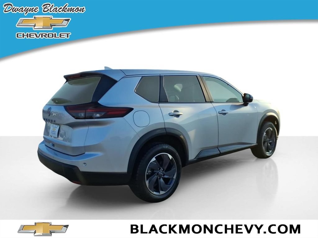 Used 2025 Nissan Rogue SV FWD image 3