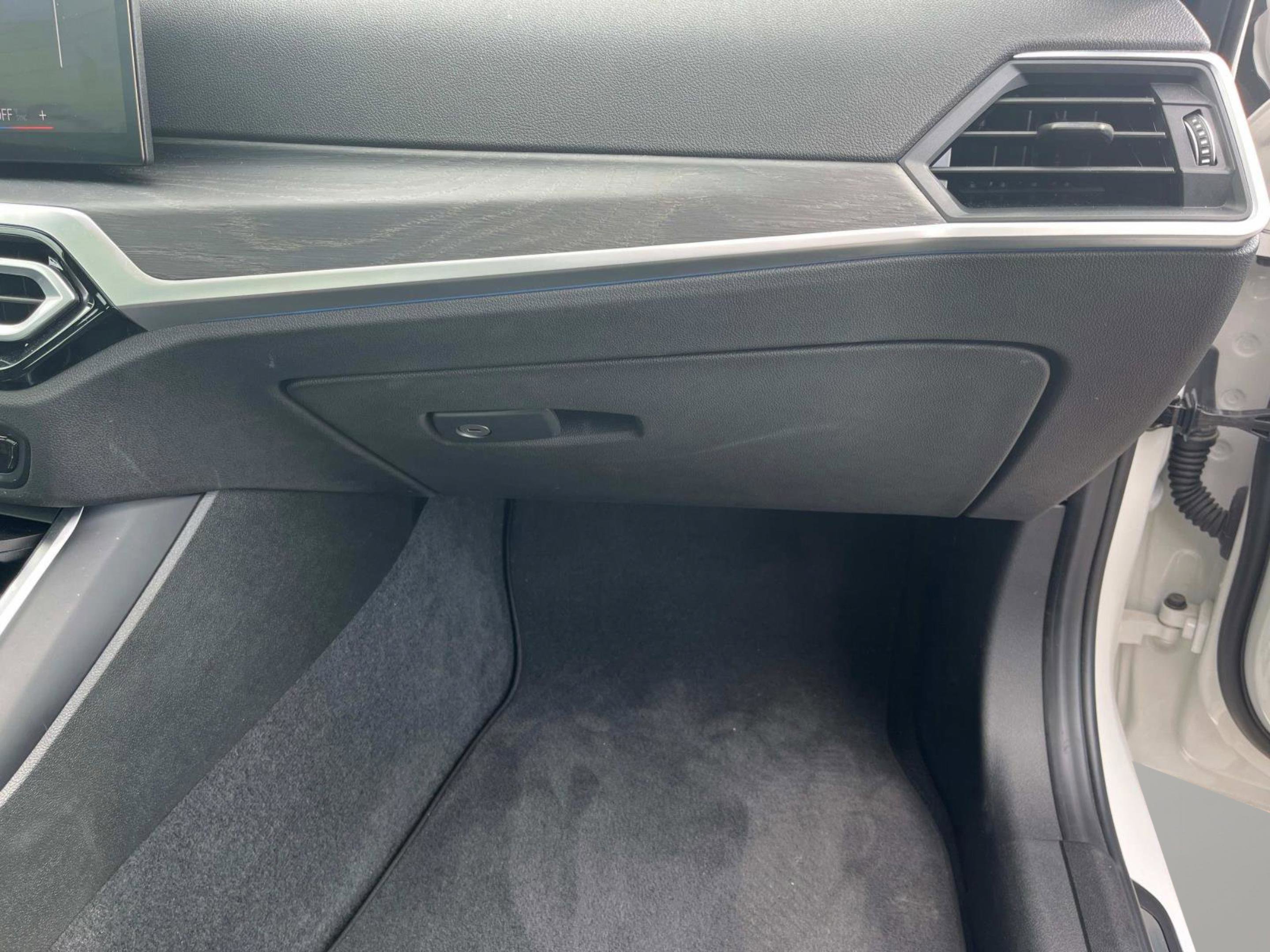 Used 2024 BMW 330e xDrive image 21