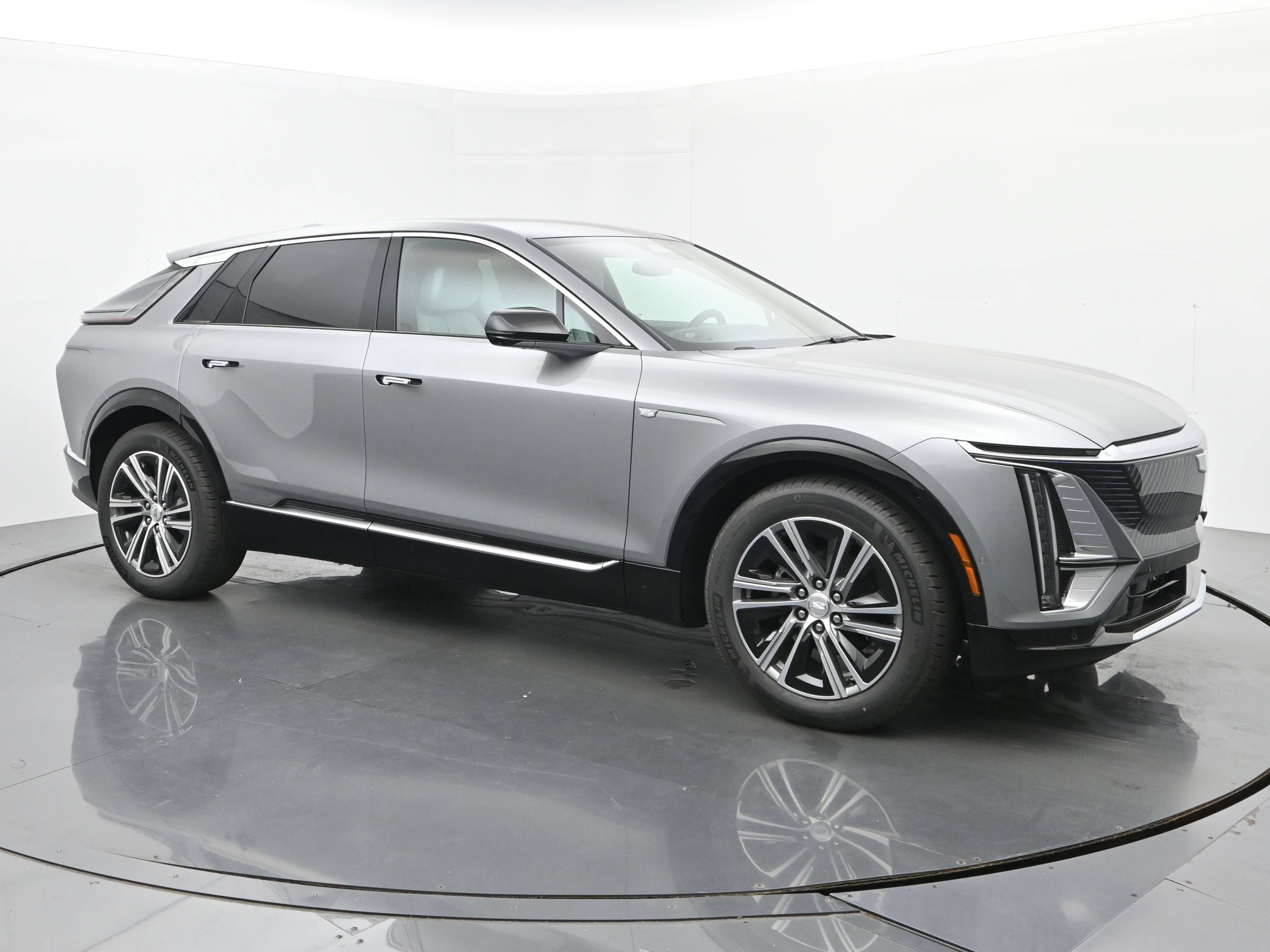 New 2026 Cadillac Lyriq Luxury w/ LPO, Floor Liner Package AWD/4WD image 7