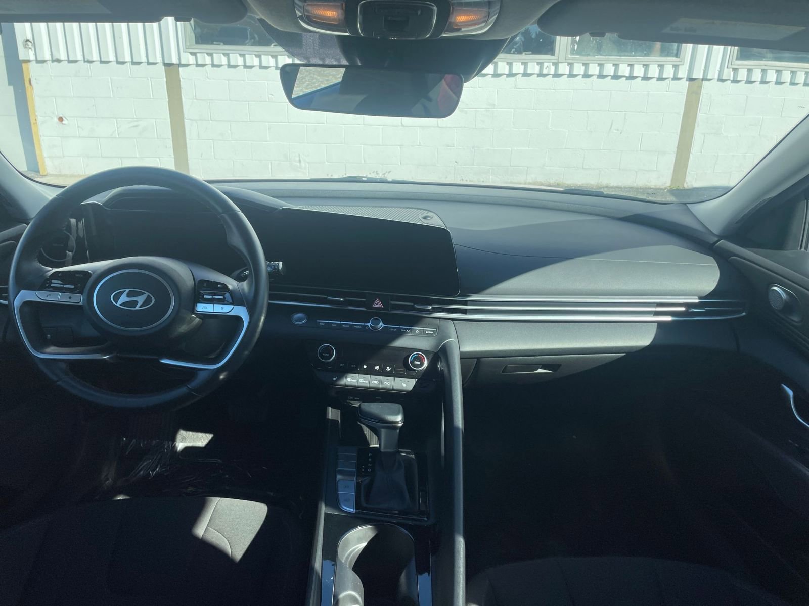 Used 2025 Hyundai Elantra SEL image 32