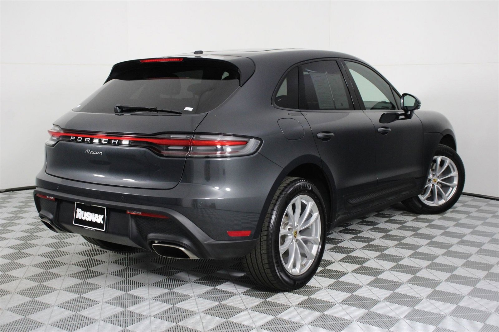 Used 2025 Porsche Macan image 7