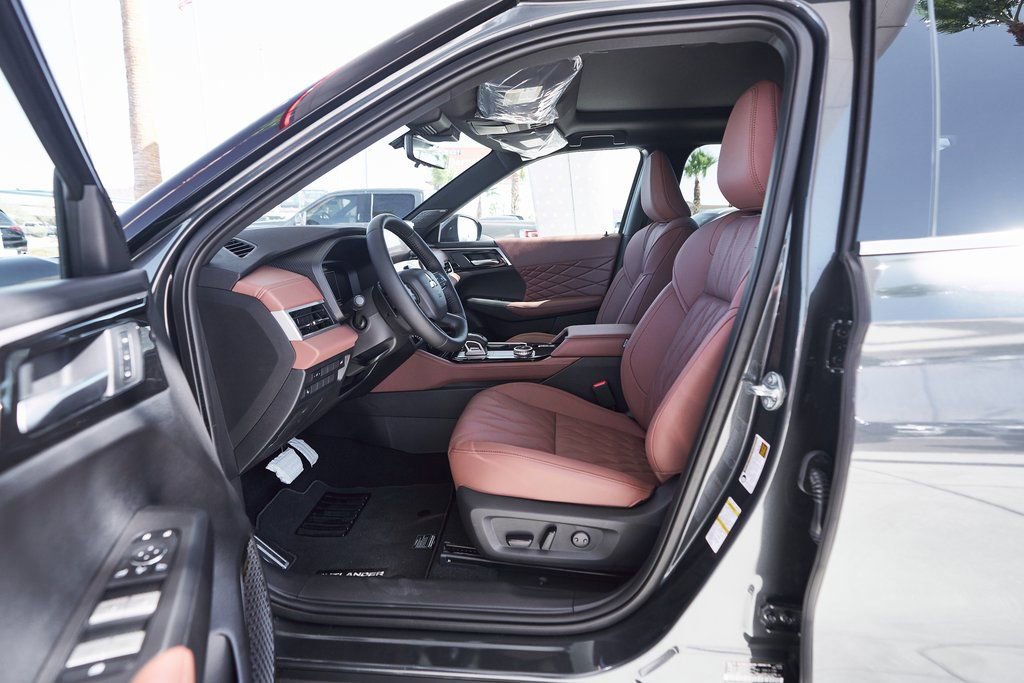 Used 2025 Mitsubishi Outlander SEL FWD image 18