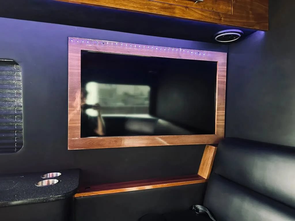 Used 2014 Mercedes-Benz Sprinter 2500 image 40