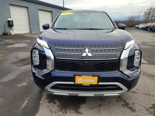 Used 2023 Mitsubishi Outlander SE image 3