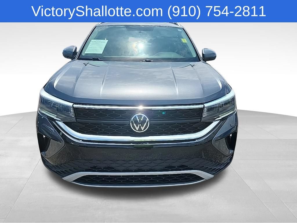 Used 2022 Volkswagen Taos SE FWD image 3