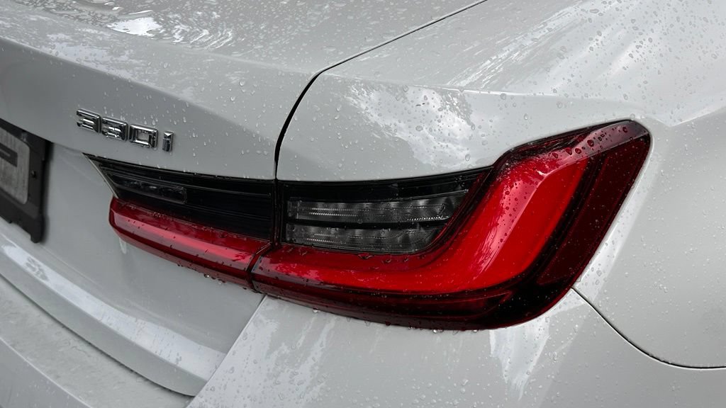 Used 2023 BMW 330i Sedan w/ Premium Package RWD image 7
