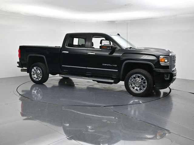 Used 2018 GMC Sierra 2500 Denali w/ Duramax Plus Package AWD/4WD image 3