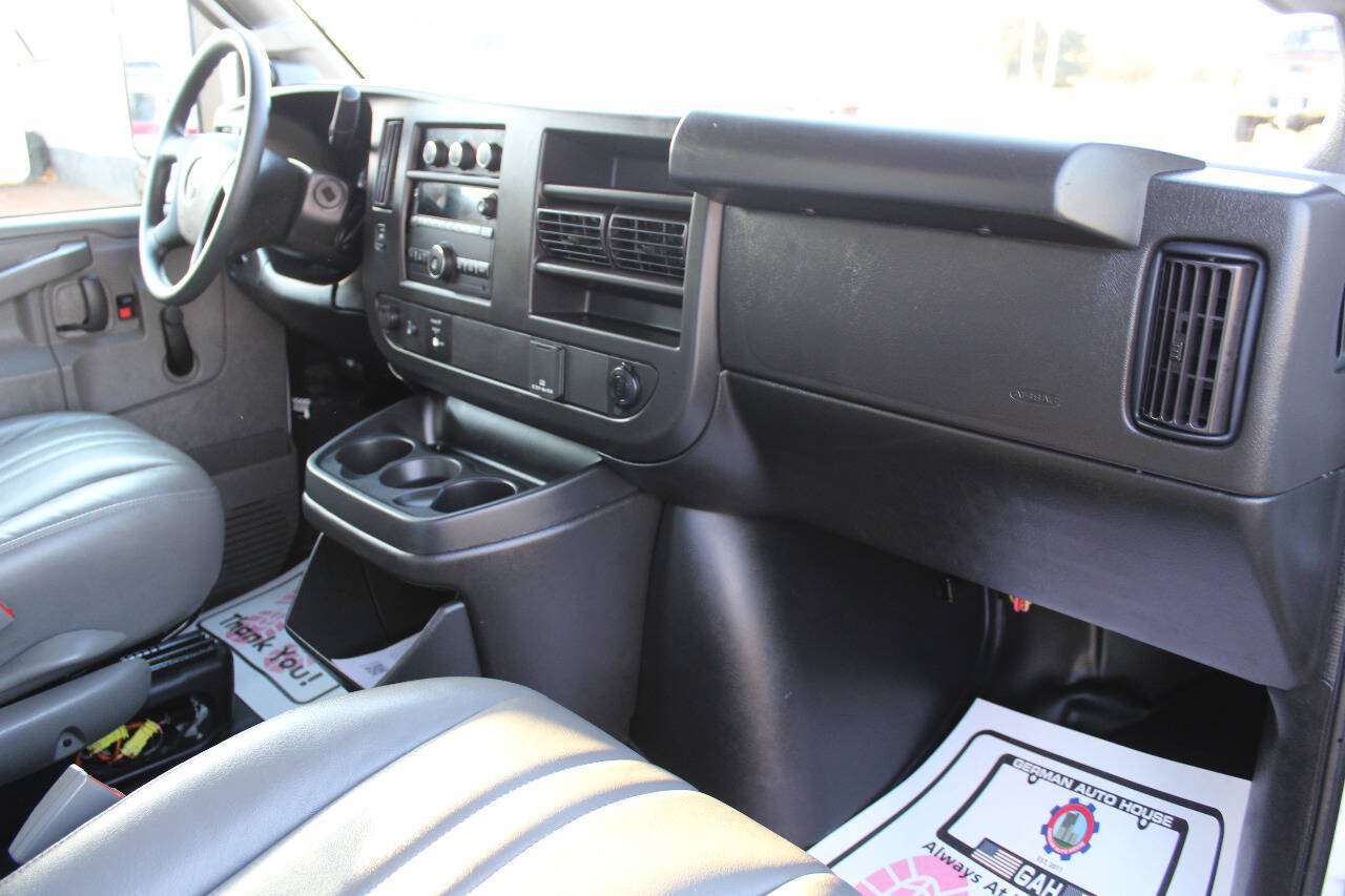 Used 2023 GMC Savana 3500 RWD image 17