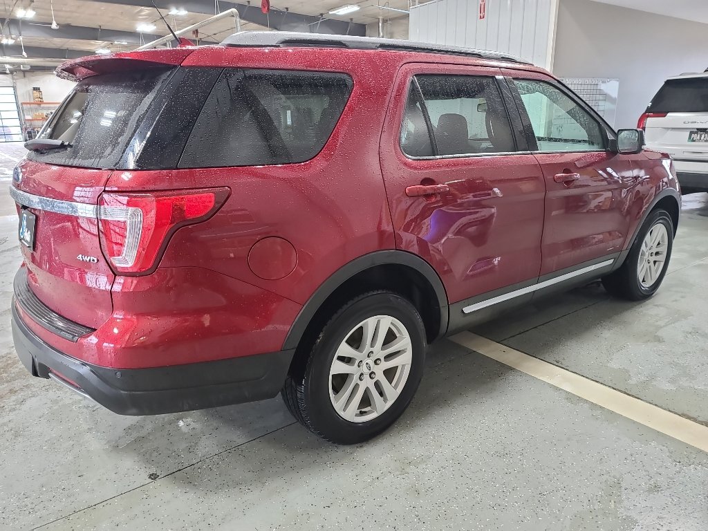 Used 2019 Ford Explorer XLT w/ Equipment Group 202A AWD/4WD image 5